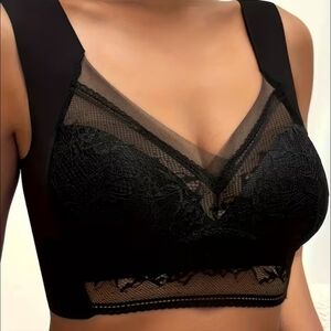 NWT Amazon Lace Pullover Padded Bra (Black)